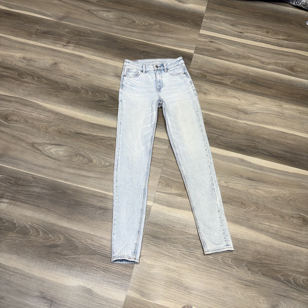 American Eagle Outfitters mom Jean Light Blue size 00 long